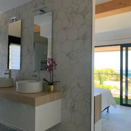 Feriehus Splendide Villa, Piscine Miroir